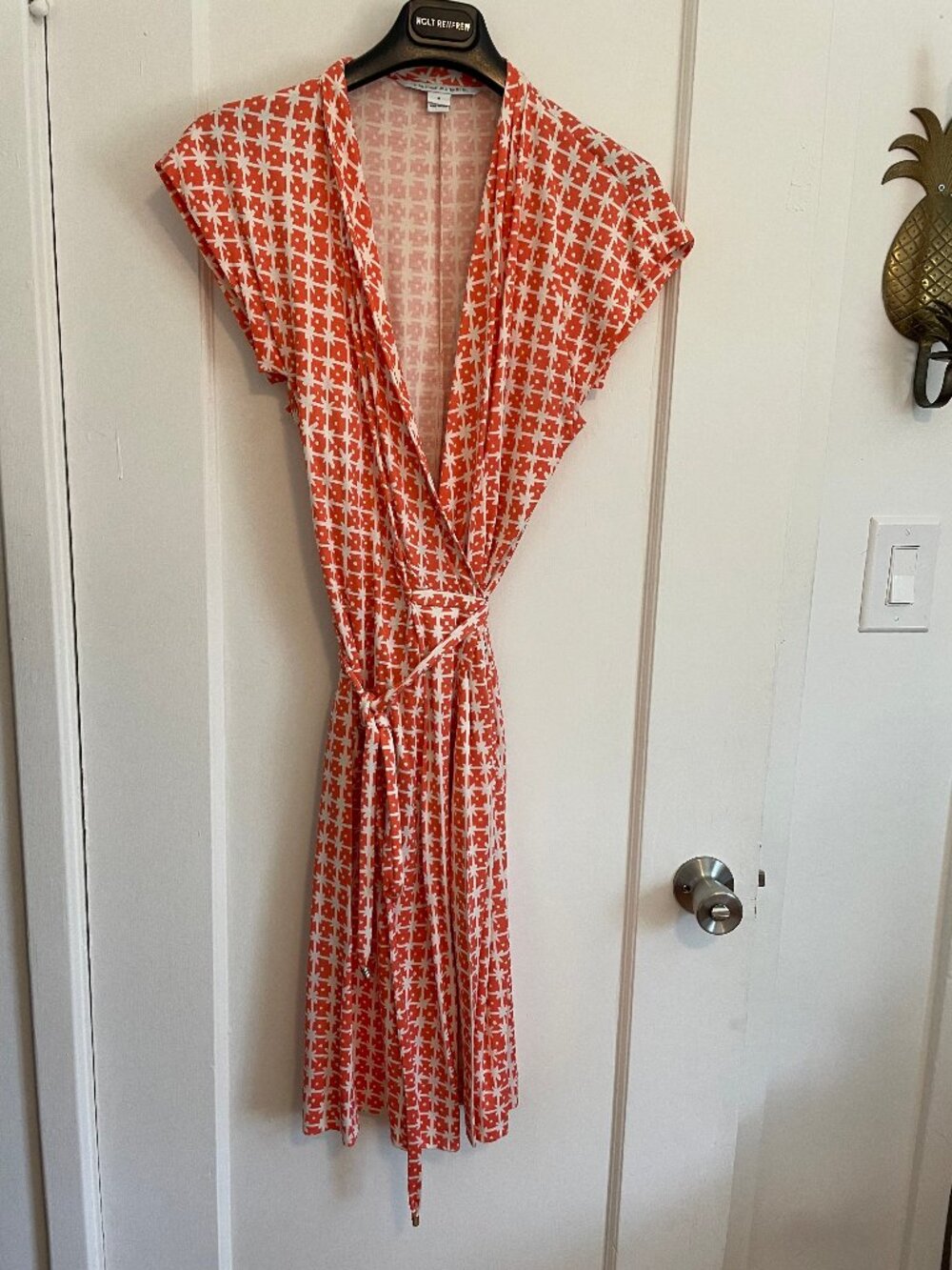 Diane Von Furstenberg Silk Short-Sleeve Wrap Dress in Coral Pink - Size 8